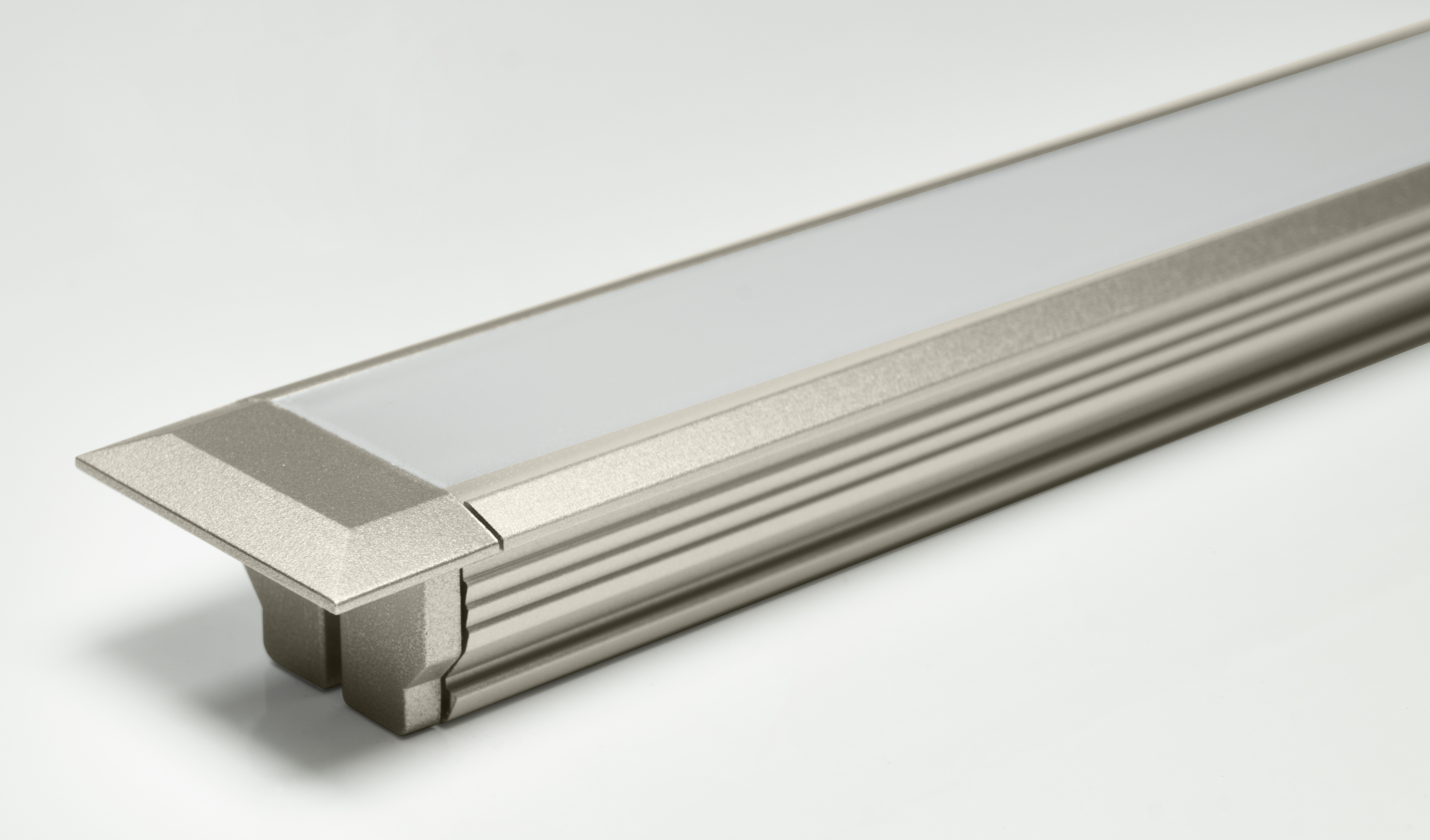 2000093_Profil_ManilaIV_3_edelstahl Manila