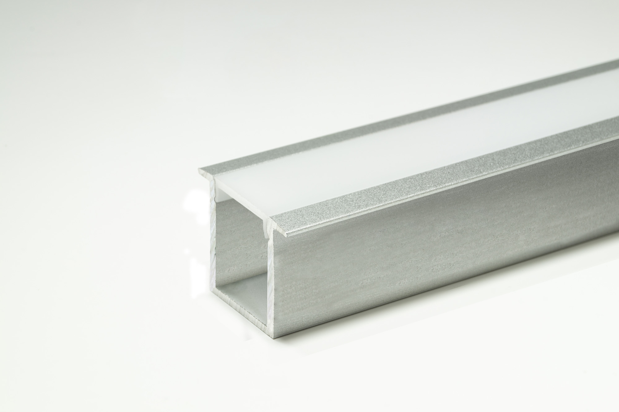 PIC_Profil_Prag Prag (Artikelnummer 2000341) + Abdeckprofil (Artikelnummer 2000478)