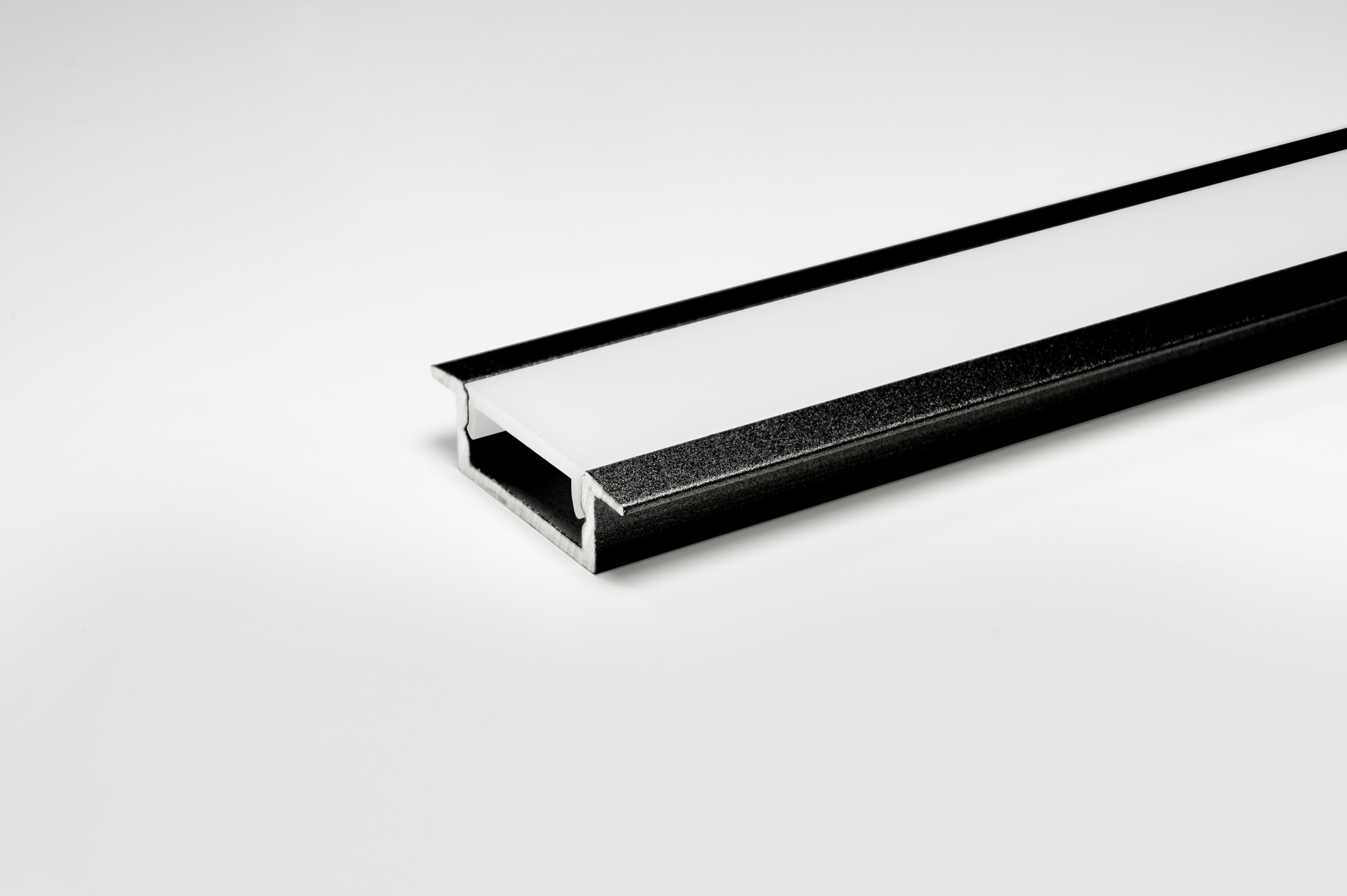 PIC_2000502_Profil_London_schwarz London Schwarz (Artikelnummer 2000502) + Abdeckprofil (Gefrostet) (Artikelnummer 2000478)