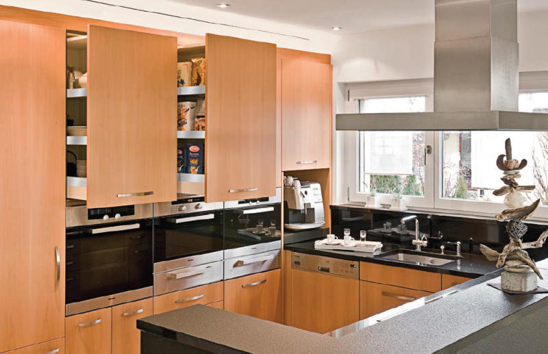 forte_2016 Hochschrank Auszug EKU Forte