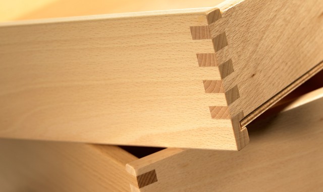 lade_titel Holzschubladen Buche hell fingergezinkt auf Maß