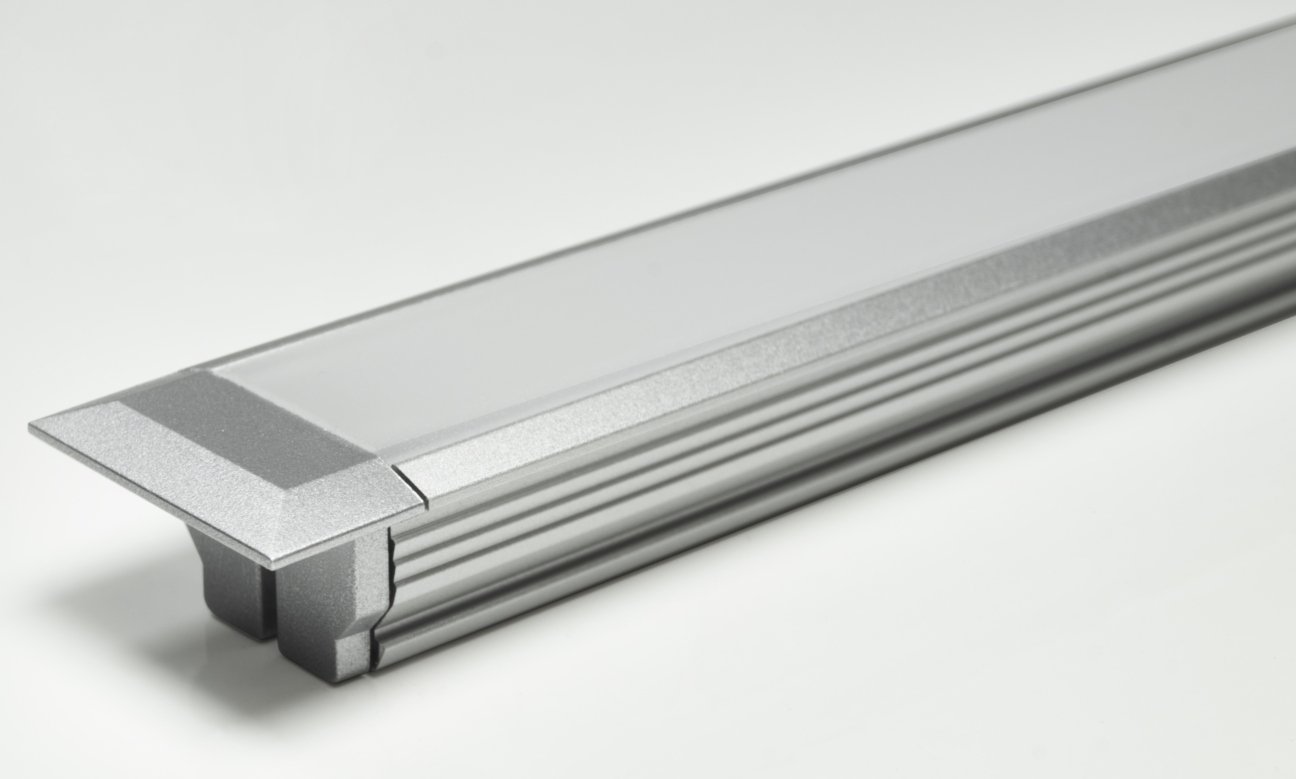 2000093_Profil_ManilaIV_3 Manila 4 + Abdeckprofil (Artikelnummer 2000320) + Endkappenset (Artikelnummer 2000321) + Einbaufederset (Artikelnummer 2000322)